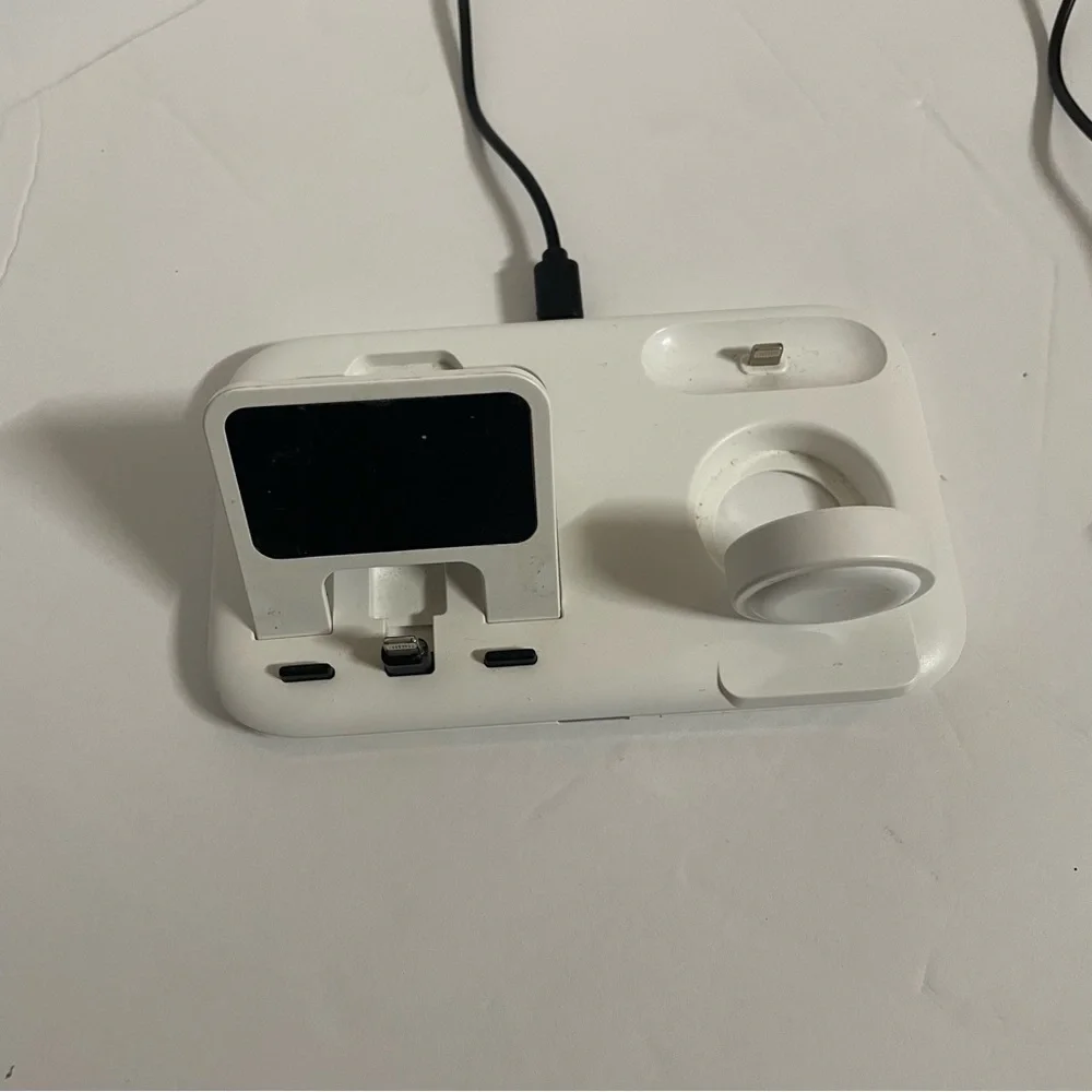 3 in 1 White Charging Station for Apple Devices with 12W Fast Charging